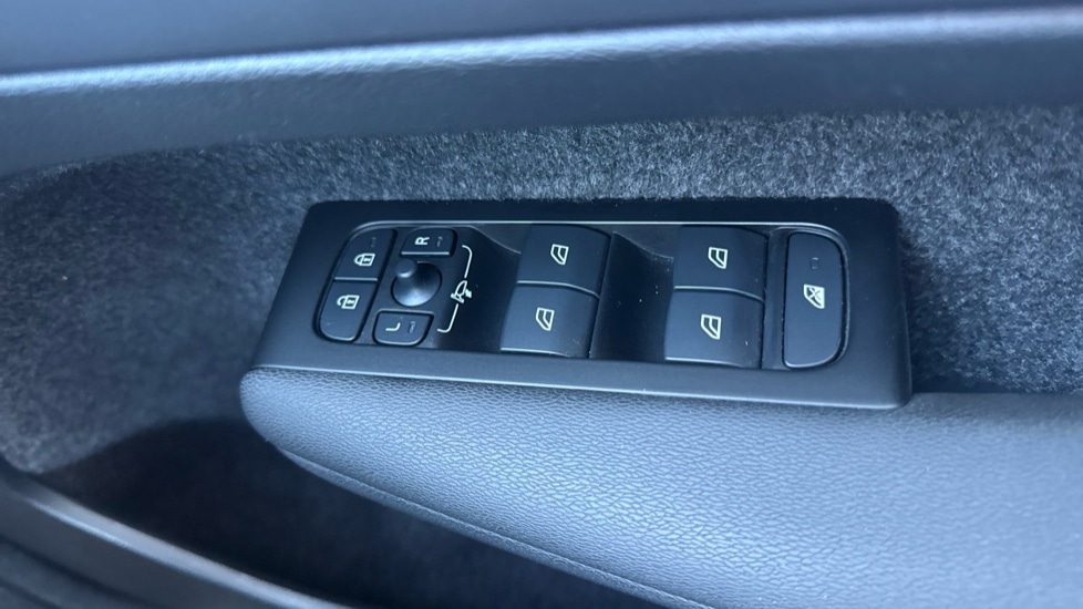 Used Volvo XC40 2022 for sale - 77047525: Photo 32