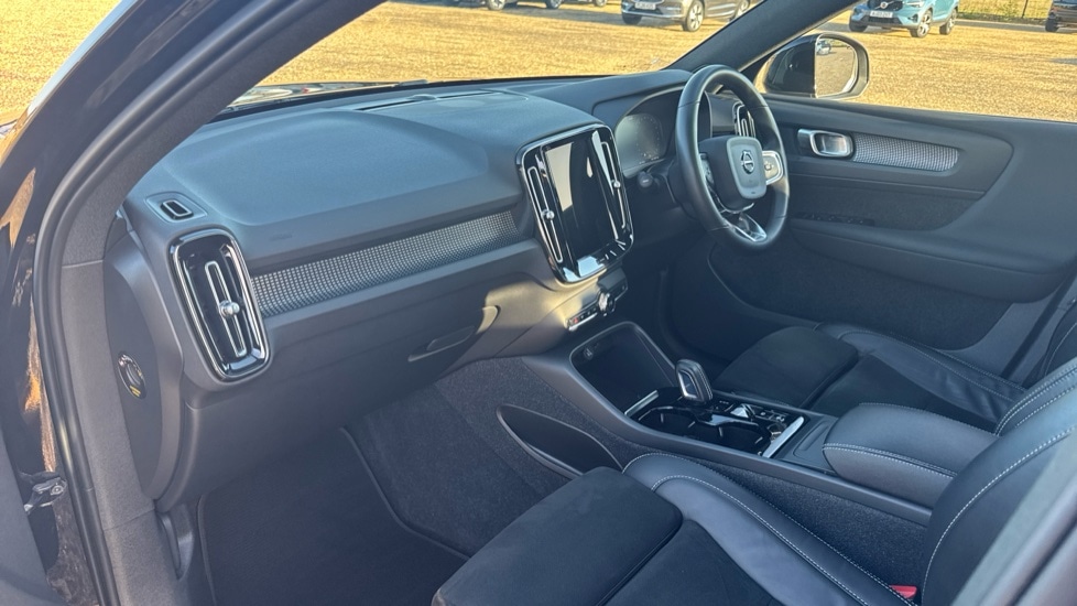 Used Volvo XC40 2022 for sale - 77047525: Photo 4