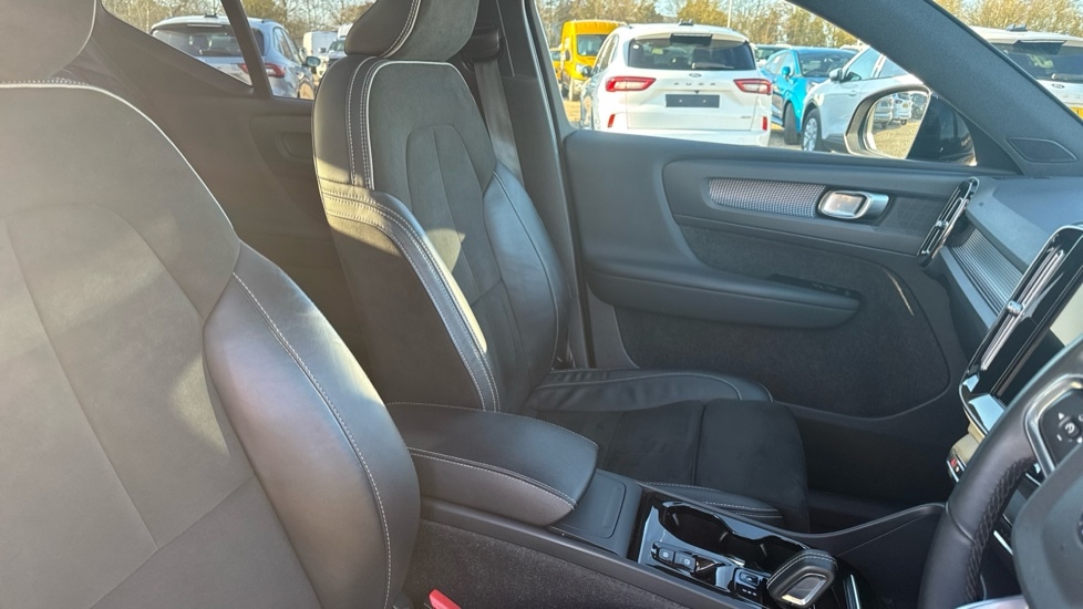 Used Volvo XC40 2022 for sale - 77047525: Photo 9