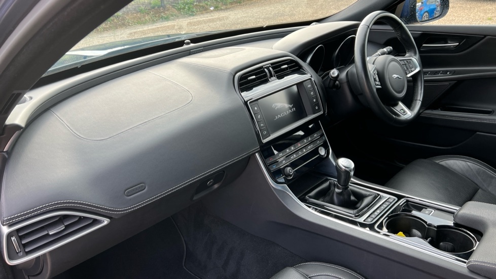 Used Jaguar XE 2016 for sale - 76104336: Photo 10