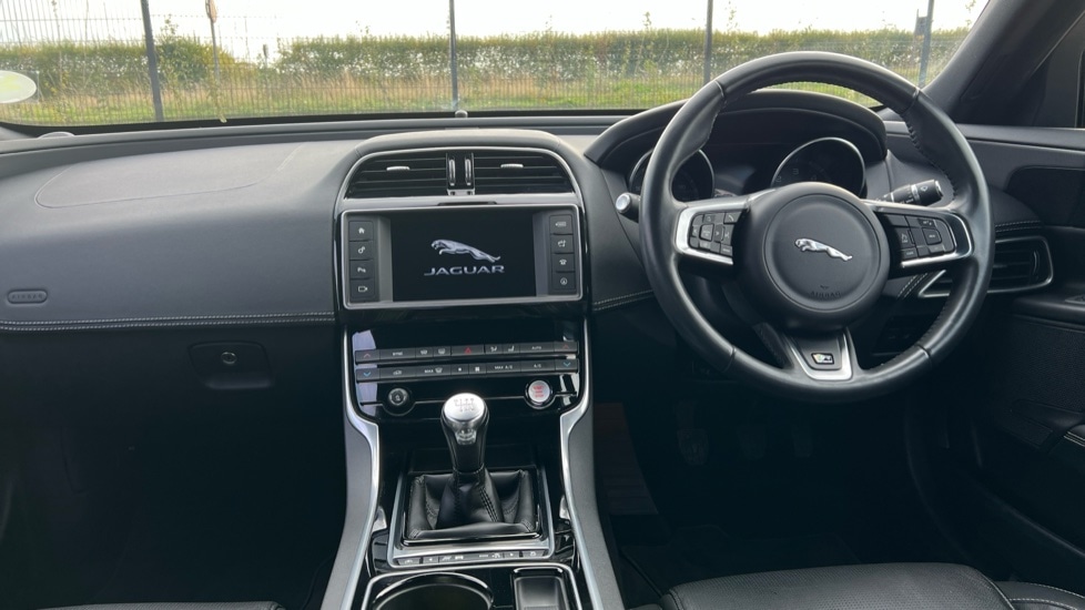 Used Jaguar XE 2016 for sale - 76104336: Photo 11