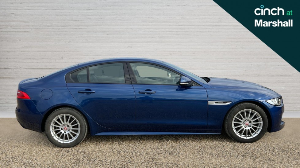 Used Jaguar XE 2016 for sale - 76104336: Photo 2