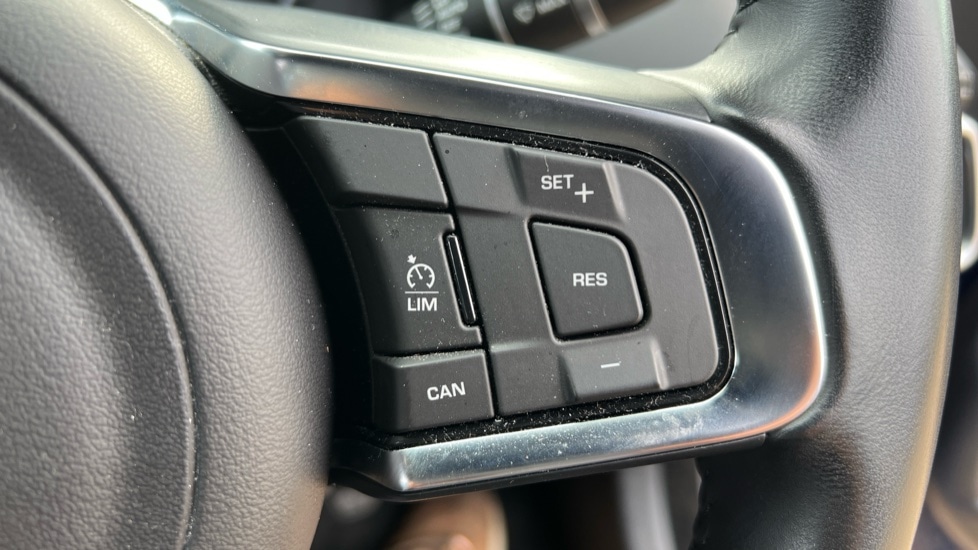 Used Jaguar XE 2016 for sale - 76104336: Photo 22