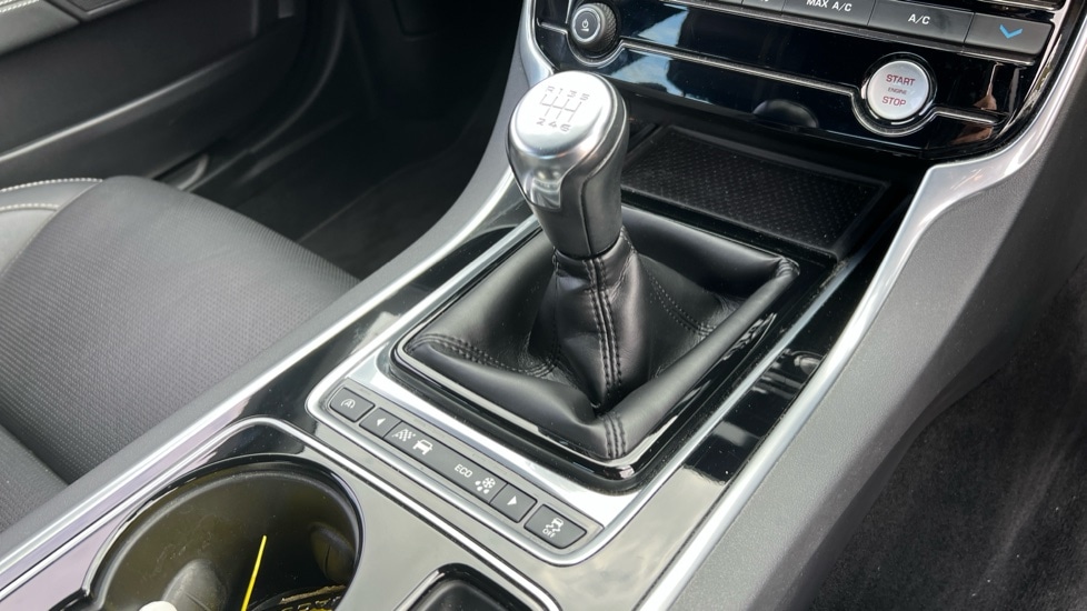 Used Jaguar XE 2016 for sale - 76104336: Photo 28