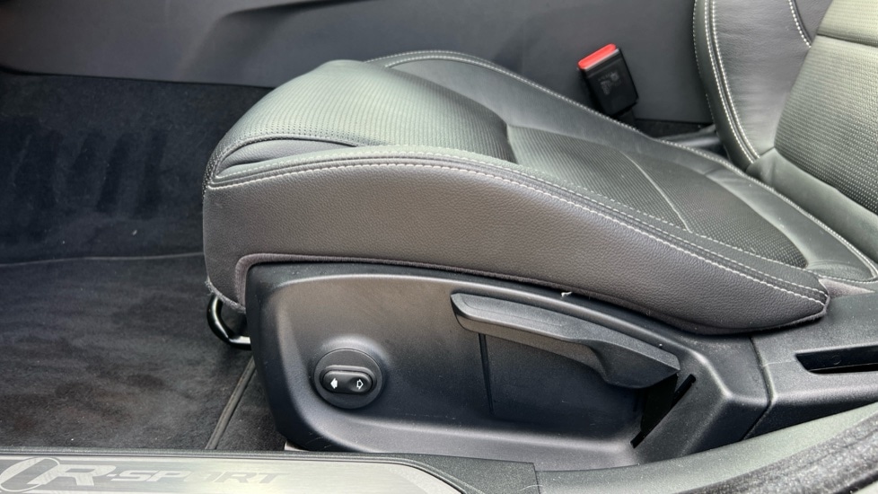 Used Jaguar XE 2016 for sale - 76104336: Photo 32