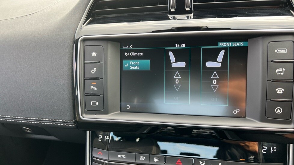 Used Jaguar XE 2016 for sale - 76104336: Photo 34