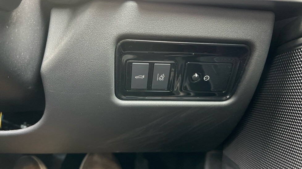 Used Jaguar XE 2016 for sale - 76104336: Photo 38
