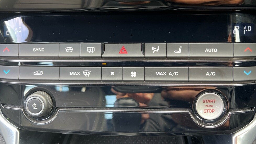 Used Jaguar XE 2016 for sale - 76104336: Photo 40