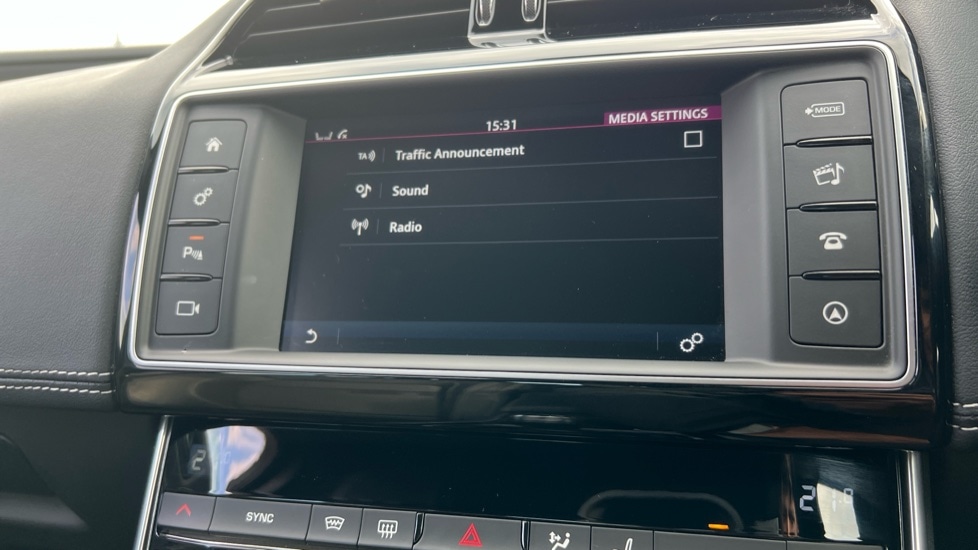 Used Jaguar XE 2016 for sale - 76104336: Photo 45