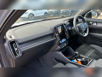 Used Volvo XC40 2025 for sale - 76400744: Photo