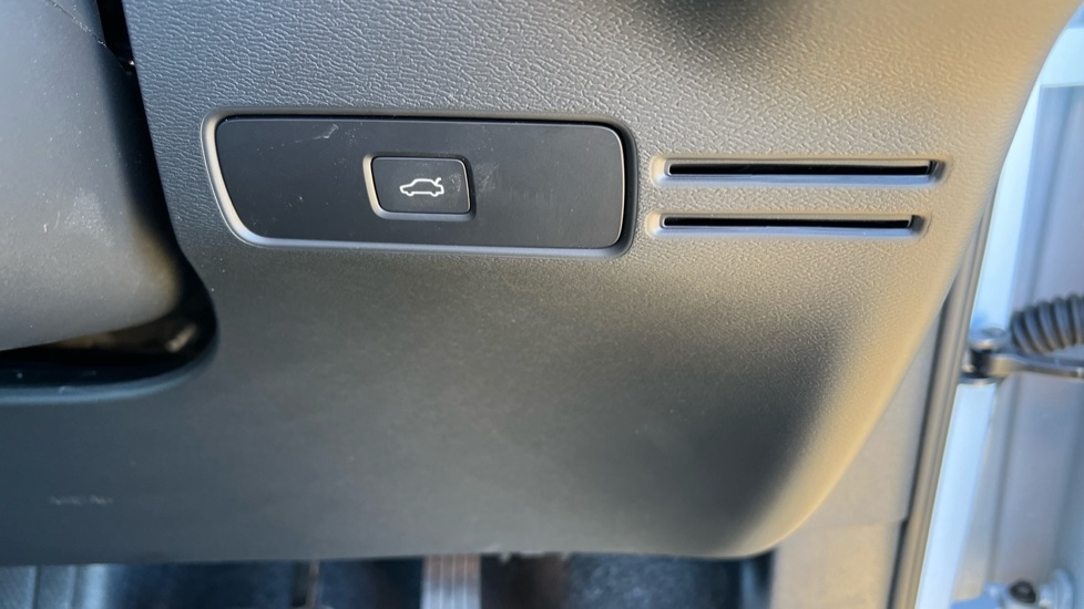 Used Volvo XC40 2025 for sale - 75943057: Photo 48
