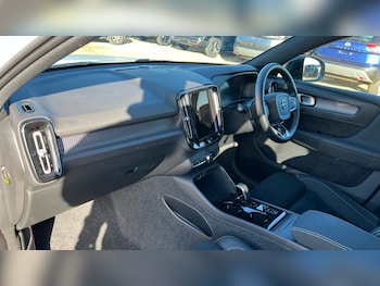 Used Volvo XC40 2025 for sale - 75943057: Photo 4