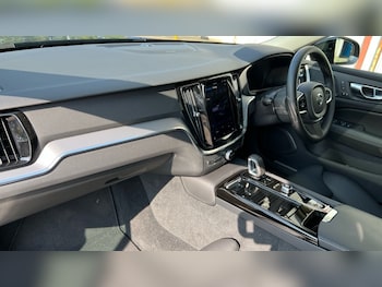Used Volvo V60 2025 for sale - 75439876: Photo