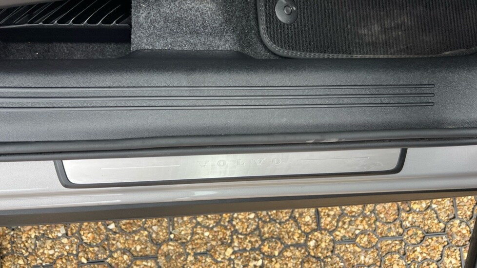 Used Volvo XC40 2024 for sale - 76007836: Photo 43