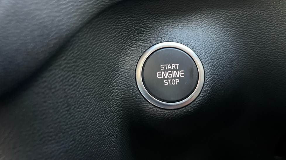 Used Volvo XC40 2025 for sale - 76332243: Photo 28