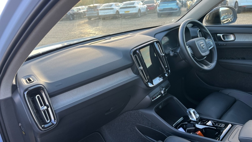 Used Volvo XC40 2025 for sale - 76332243: Photo 4