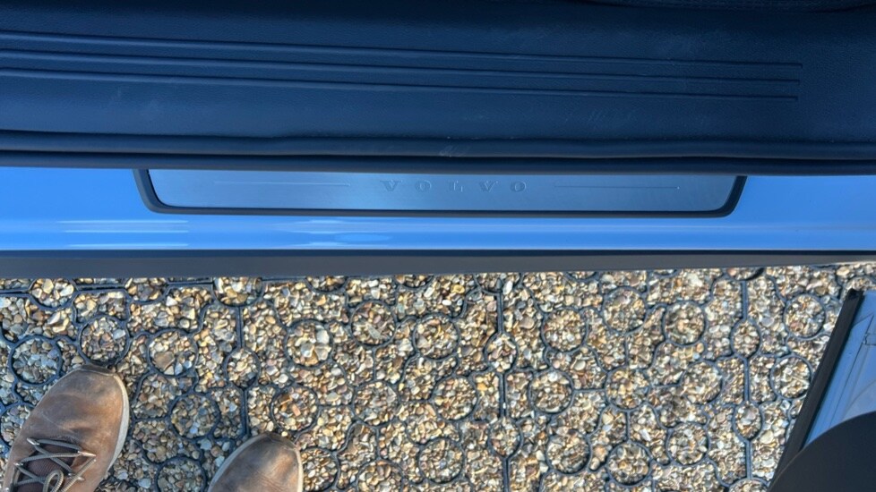 Used Volvo XC40 2025 for sale - 76332243: Photo 43