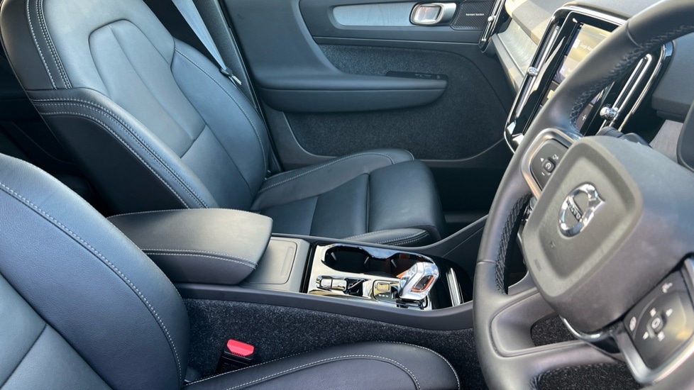 Used Volvo XC40 2025 for sale - 76332243: Photo 9