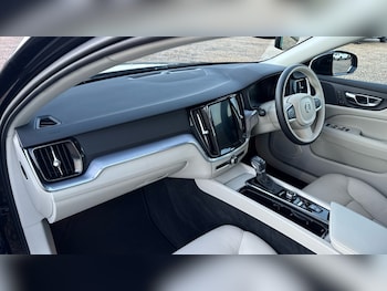 Used Volvo V60 2020 for sale - 76580094: Photo