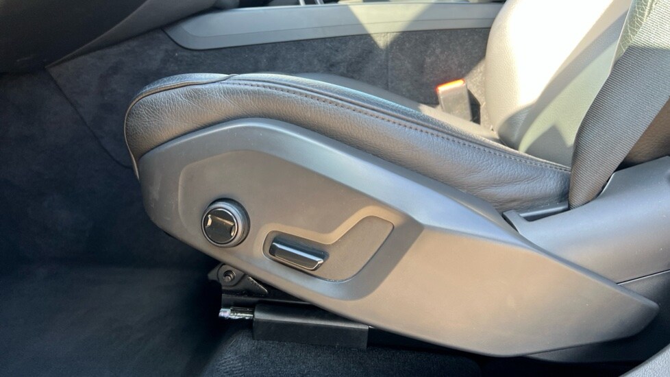 Used Volvo XC60 2023 for sale - 76015026: Photo 32