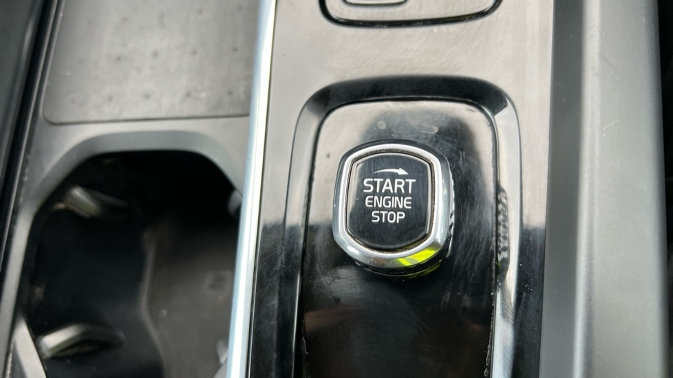 Used Volvo XC60 2022 for sale - 76328358: Photo 28