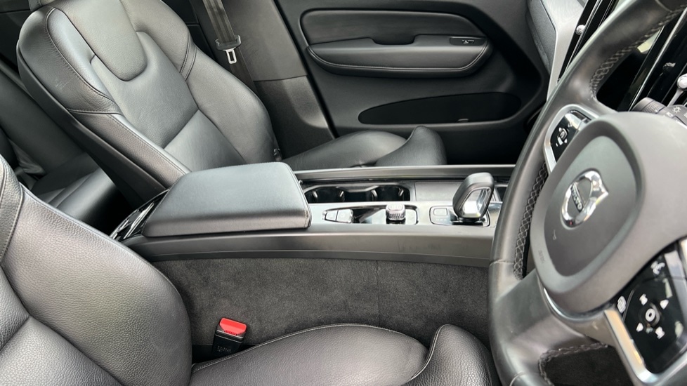 Used Volvo XC60 2022 for sale - 76328358: Photo 9