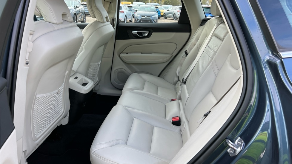 Used Volvo XC60 2021 for sale - 76672600: Photo 10