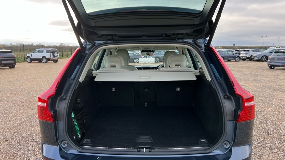 Used Volvo XC60 2021 for sale - 76672600: Photo 17