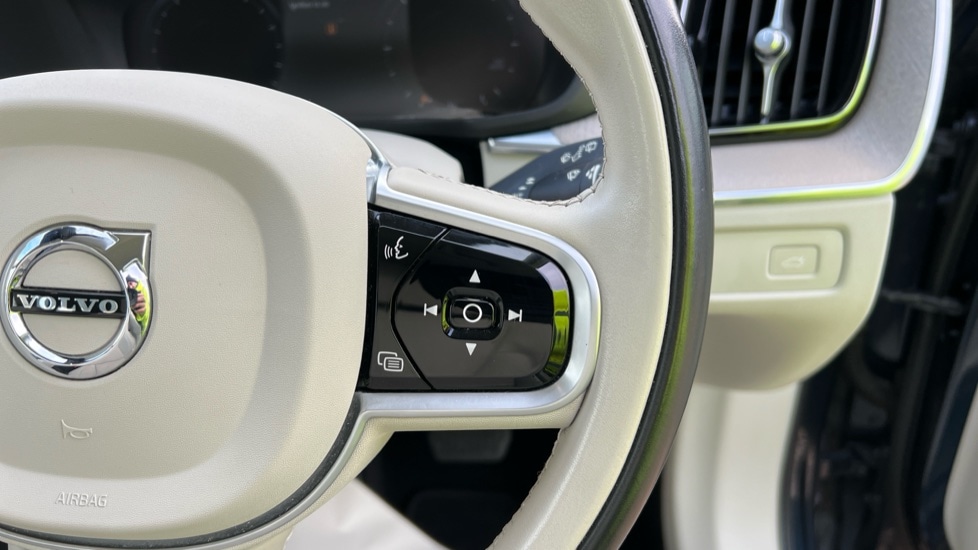 Used Volvo XC60 2021 for sale - 76672600: Photo 19