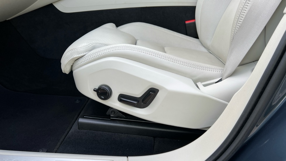 Used Volvo XC60 2021 for sale - 76672600: Photo 32