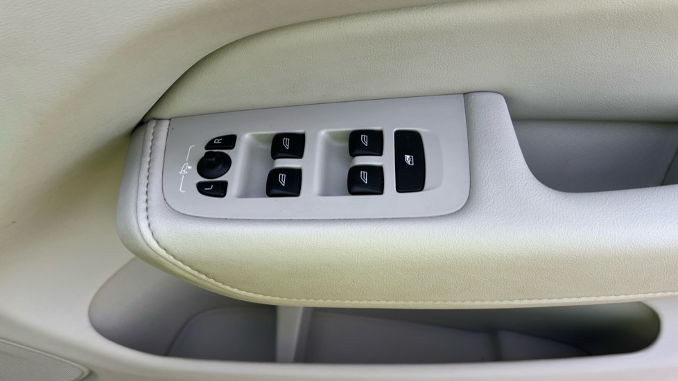 Used Volvo XC60 2021 for sale - 76672600: Photo 33