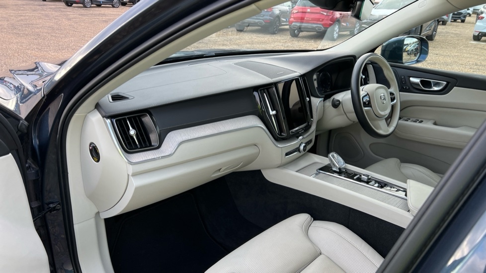 Used Volvo XC60 2021 for sale - 76672600: Photo 4