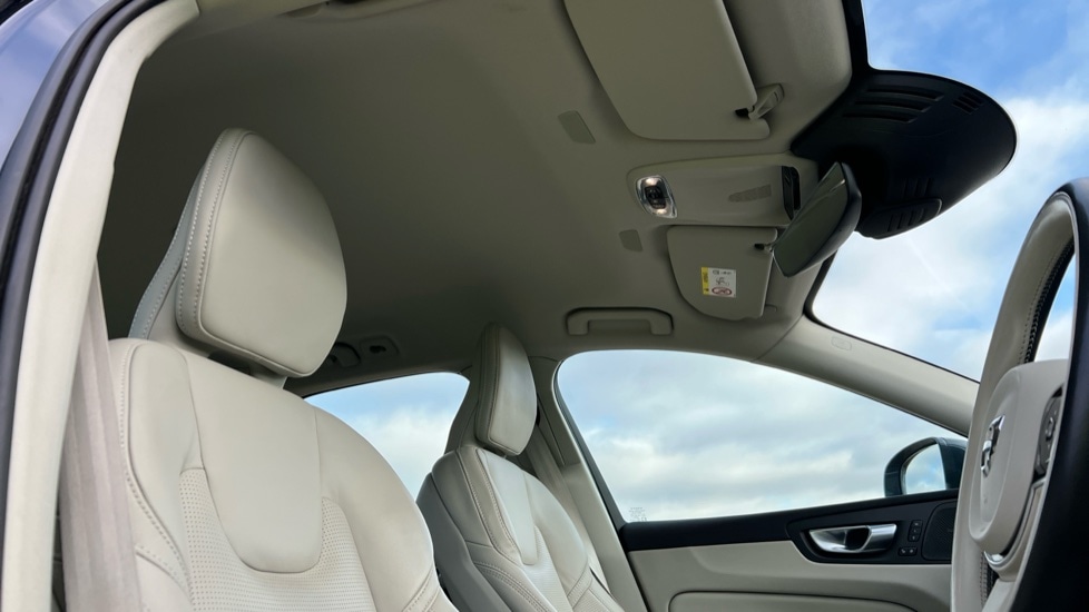 Used Volvo XC60 2021 for sale - 76672600: Photo 44