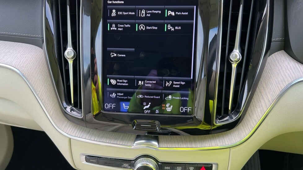 Used Volvo XC60 2021 for sale - 76672600: Photo 46