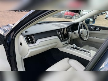 Used Volvo XC60 2021 for sale - 76672600: Photo
