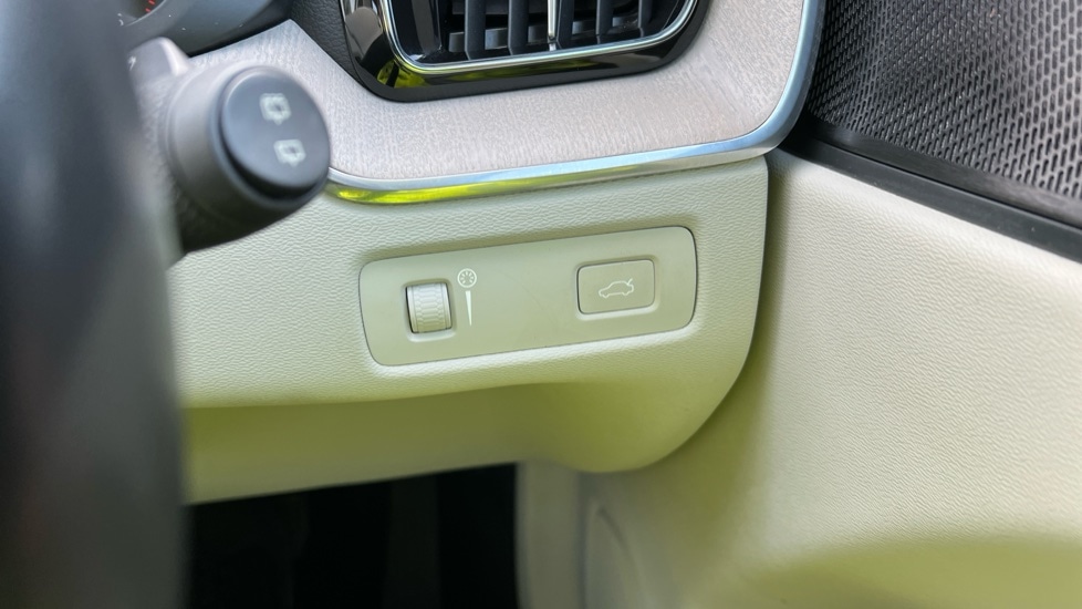 Used Volvo XC60 2021 for sale - 76672600: Photo 50