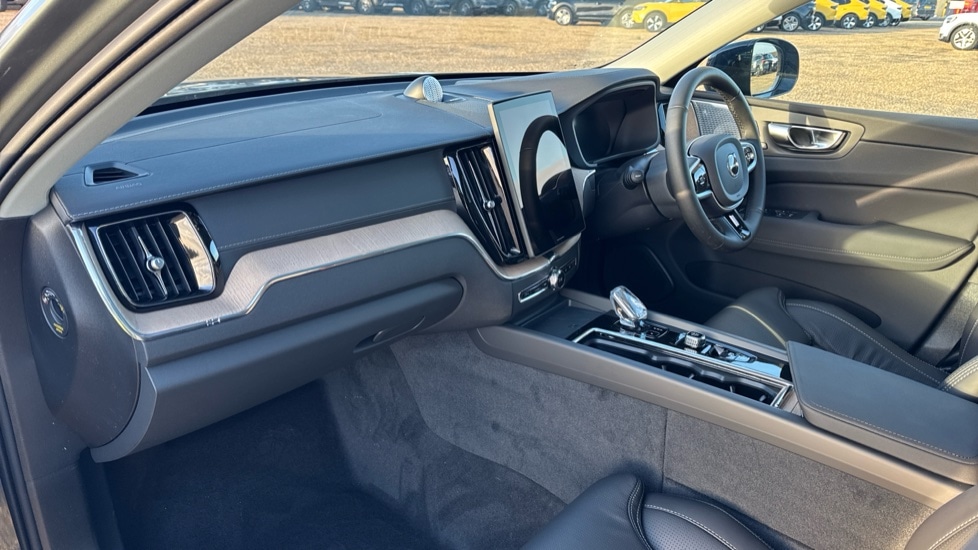 Used Volvo XC60 2025 for sale - 77075693: Photo 4