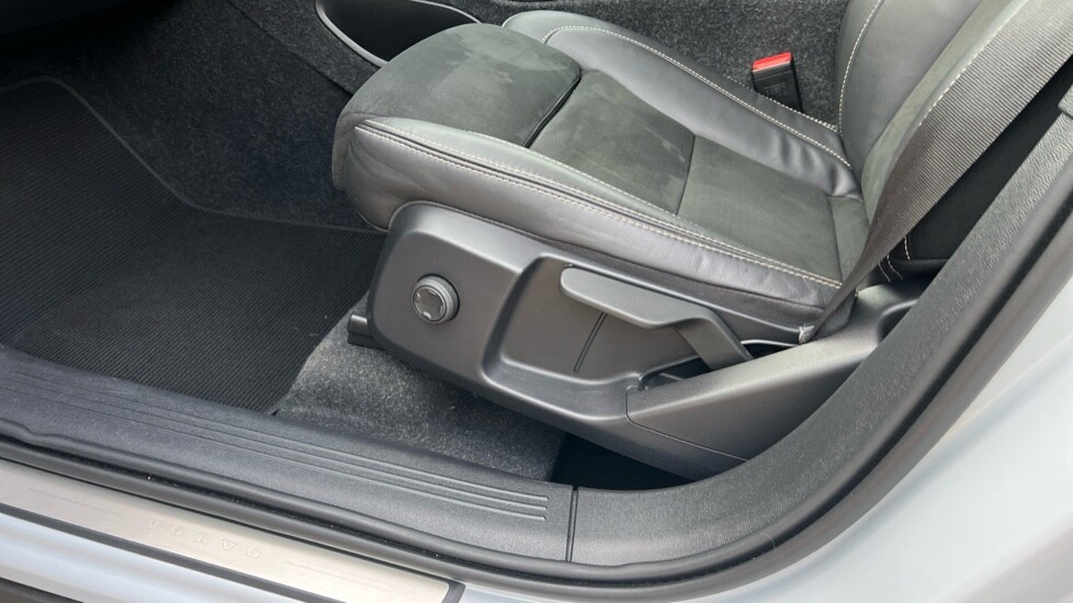 Used Volvo XC40 2022 for sale - 76575170: Photo 32