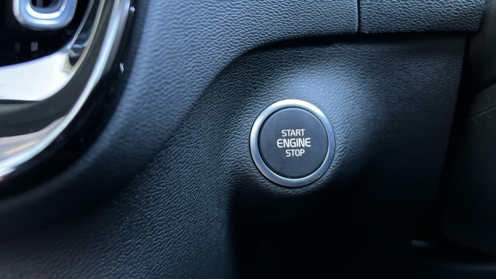 Used Volvo XC40 2024 for sale - 75751306: Photo 28