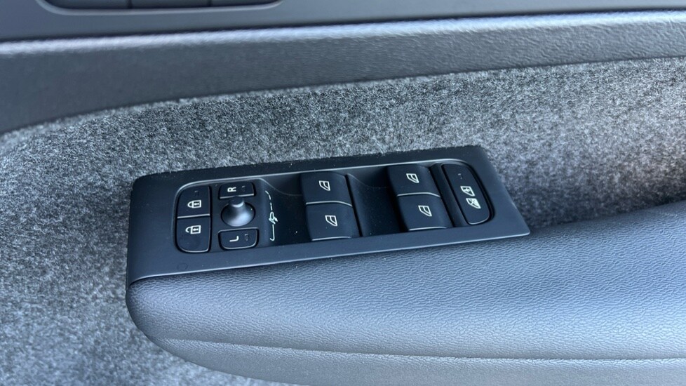 Used Volvo XC40 2024 for sale - 75751306: Photo 33