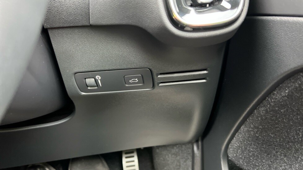 Used Volvo XC40 2021 for sale - 77021877: Photo 52