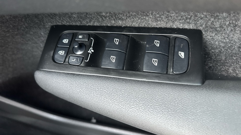 Used Volvo XC40 2021 for sale - 76999338: Photo 33