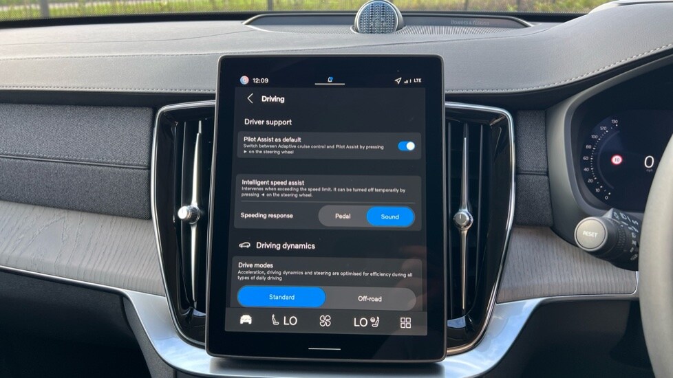 Used Volvo XC90 2025 for sale - 76731437: Photo 41