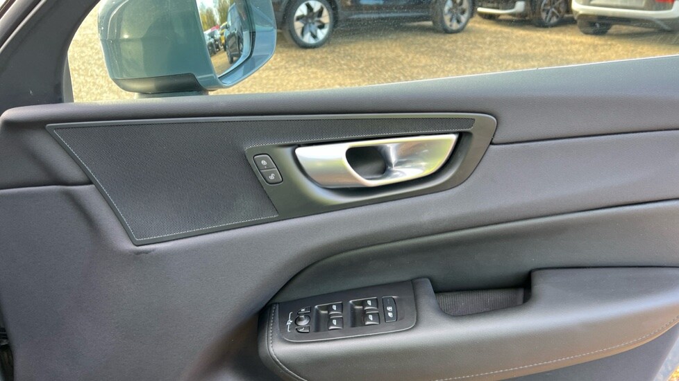 Used Volvo XC60 2023 for sale - 76552394: Photo 15