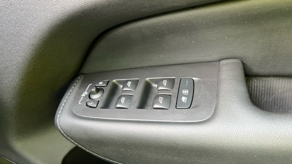 Used Volvo XC60 2023 for sale - 76552394: Photo 33