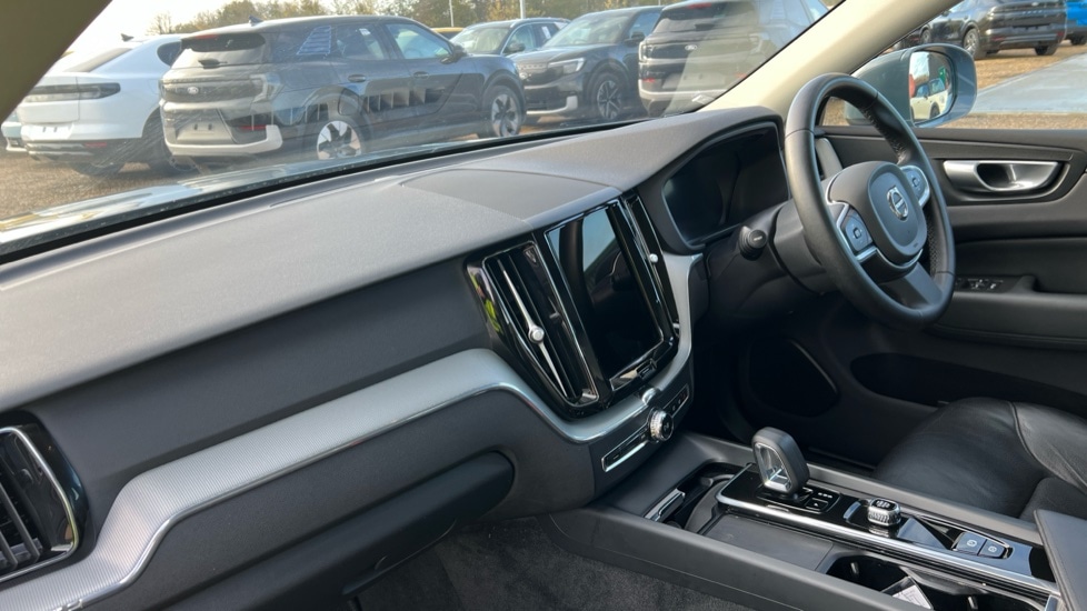 Used Volvo XC60 2023 for sale - 76552394: Photo 4