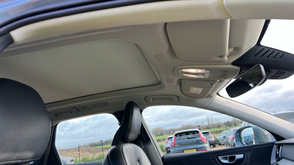 Used Volvo XC60 2023 for sale - 76552394: Photo 44