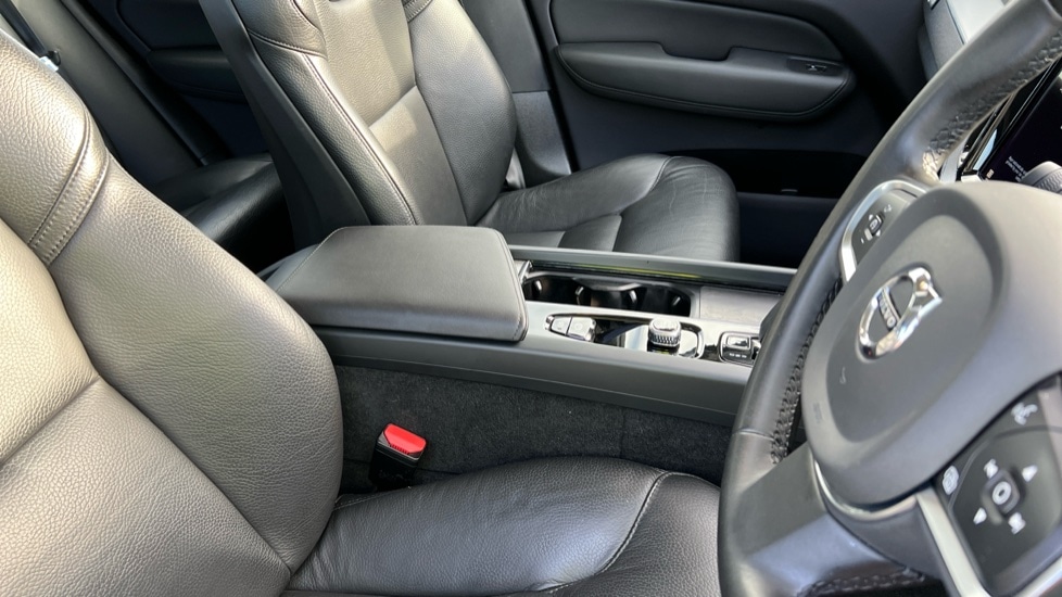 Used Volvo XC60 2023 for sale - 76552394: Photo 9