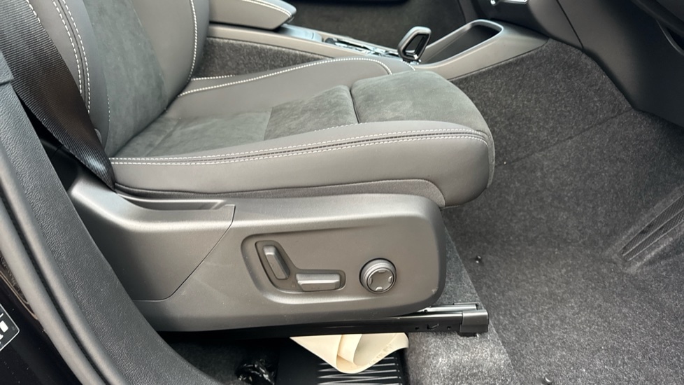 Used Volvo XC40 2025 for sale - 76874295: Photo 32