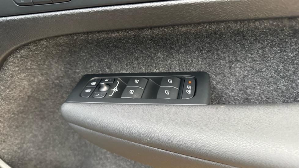 Used Volvo XC40 2025 for sale - 76874295: Photo 33